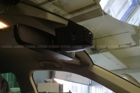 Двухканальный видеорегистратор RedPower DVR-VAG8-G DUAL черный для Volkswagen Tiguan с системой следования по полосам