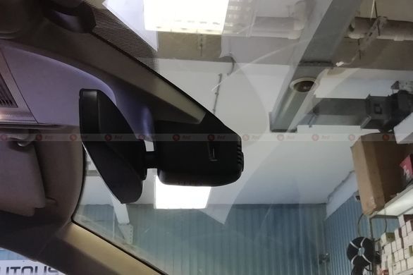 Двухканальный видеорегистратор RedPower DVR-VAG8-G DUAL черный для Volkswagen Tiguan с системой следования по полосам